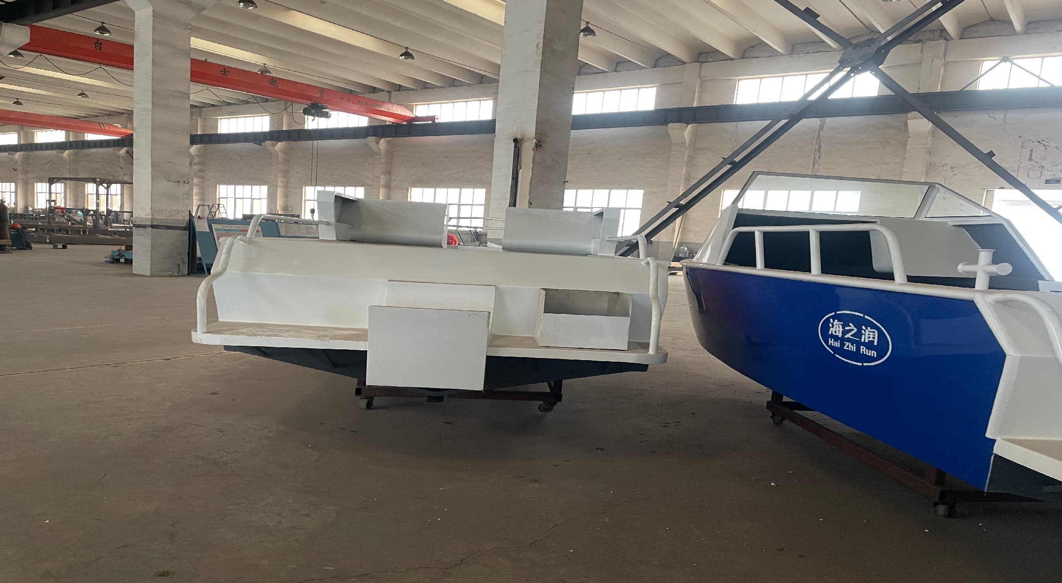 4.9-meter motor yacht