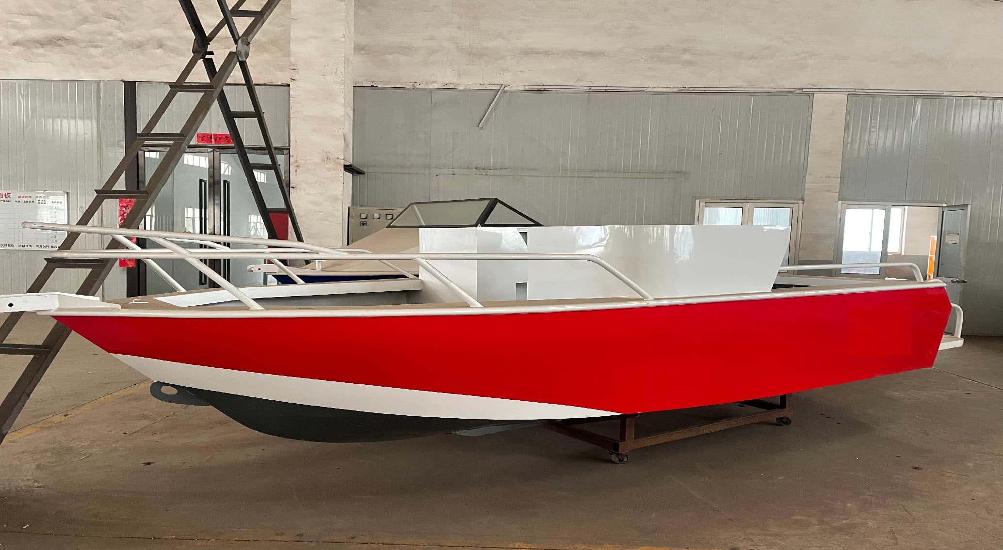 4.9-meter motor yacht